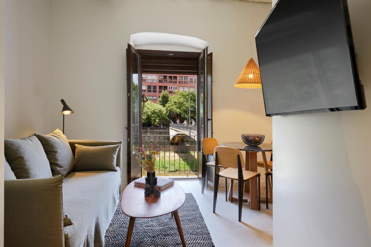 Canvas Apartments & Lofts Girona Esterno foto